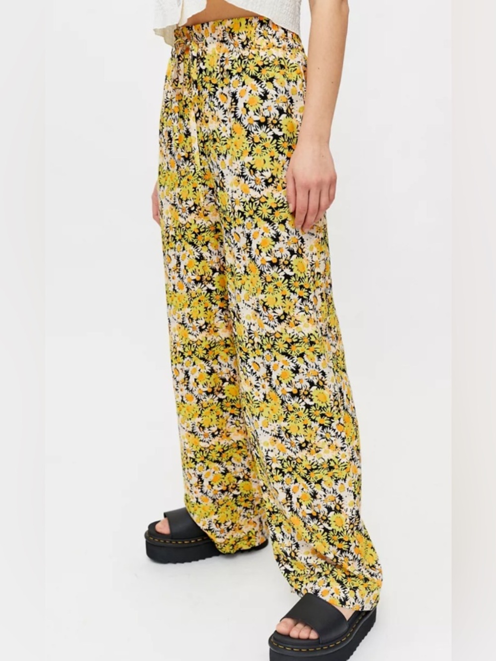 Urban Outfitters Floral Wide Leg Pants Yellow Daisy Print Boho Flowy Summer S